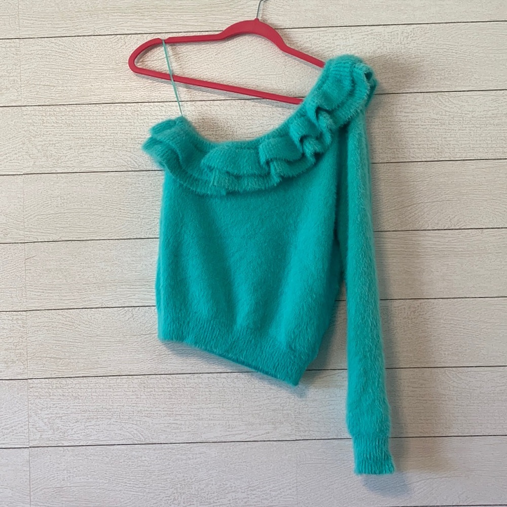 One Sleeve DO+BE Ruffle Sweater